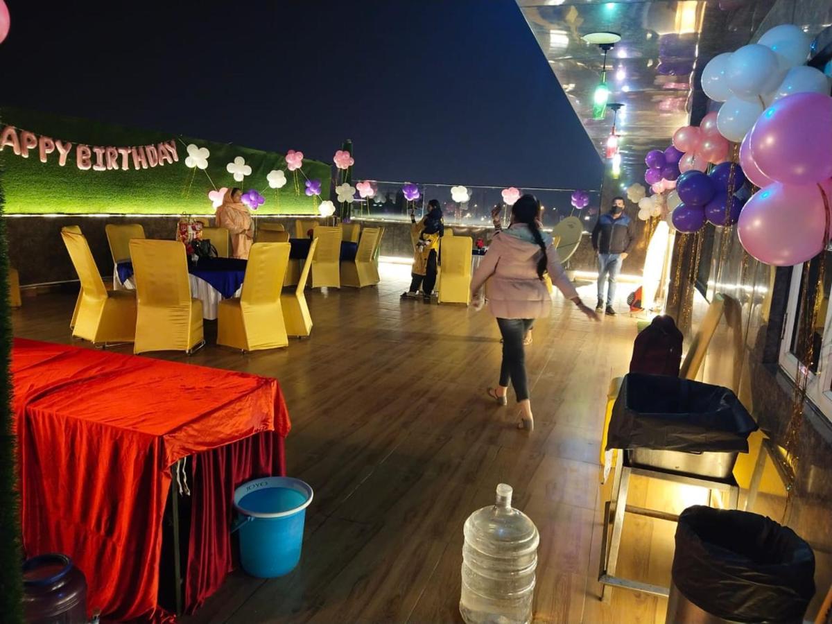 Hotel Wti Airport Grand Delhi Nova Deli Exterior foto