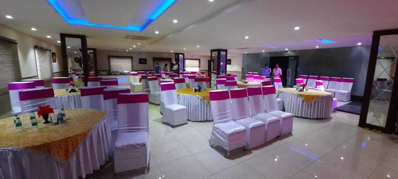 Hotel Wti Airport Grand Delhi Nova Deli Exterior foto