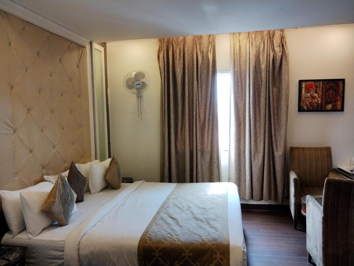 Hotel Wti Airport Grand Delhi Nova Deli Exterior foto