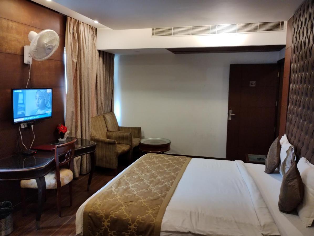 Hotel Wti Airport Grand Delhi Nova Deli Exterior foto