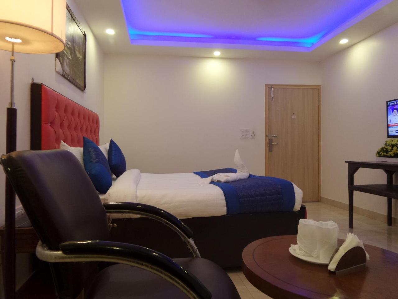 Hotel Wti Airport Grand Delhi Nova Deli Exterior foto