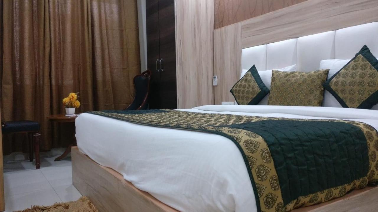 Hotel Wti Airport Grand Delhi Nova Deli Exterior foto